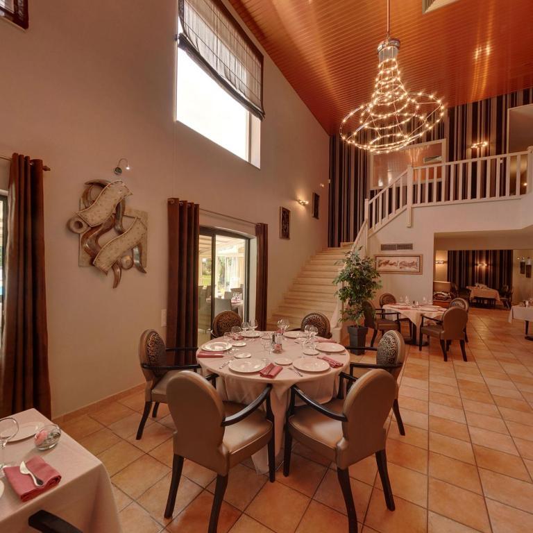 Le Domaine Des Oliviers Hotell Pierrelatte Eksteriør bilde