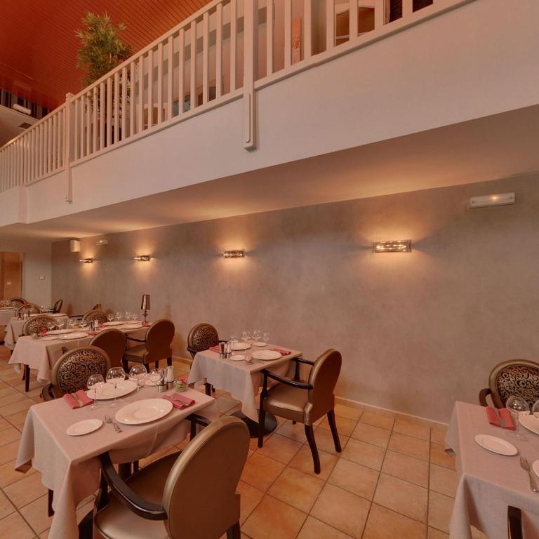 Le Domaine Des Oliviers Hotell Pierrelatte Eksteriør bilde